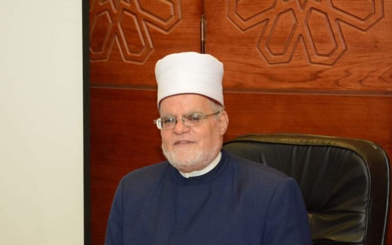 كيفية تذكير المرأة لإمامها الذي سها في الصلاة