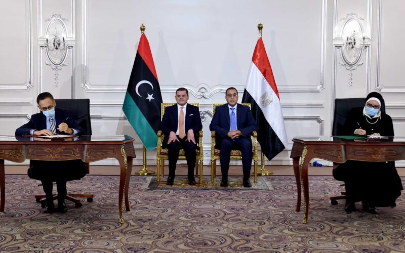 اللجنة المصرية الليبية تختتم أعمالها بتوقيع 14 مذكرة تفاهم  و 6 عقود تنفيذية