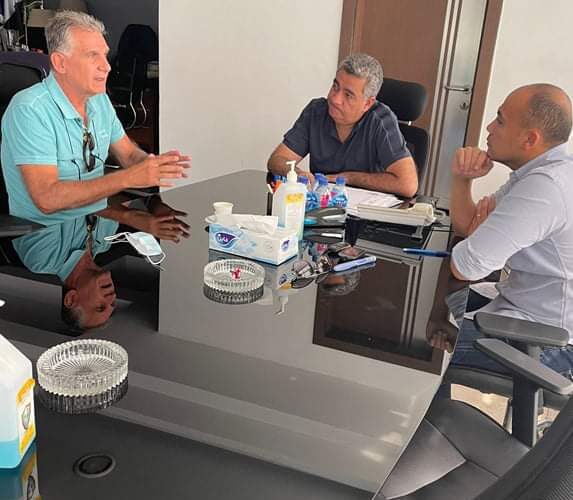 مجاهد وعوض يجتمعان بكيروش للاطمئنان على ترتيبات معسكر المنتخب