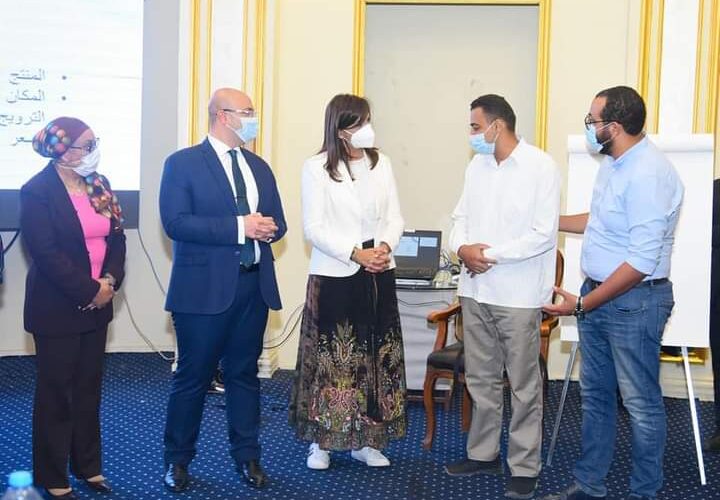 وزيرة الهجرة ومحافظ بني سويف يتفقدان مقر برنامج التوعية حول مخاطر الهجرة غير الشرعية | صور