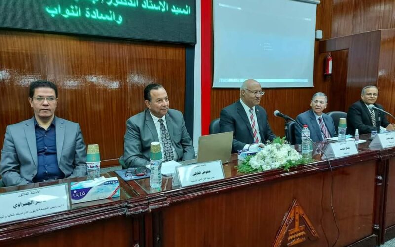 لجنة قطاع العلوم الأساسية تعقد اجتماعها في جامعة بنها