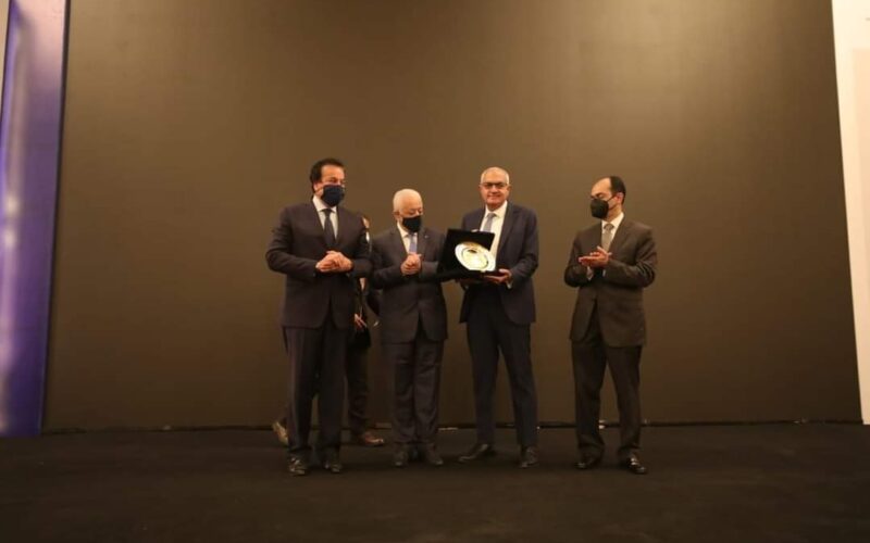 جامعة المنصورة تفوز بالمركز الأول باحتفالية تكريم الجامعات المصرية المتميزة في النشر الدولي