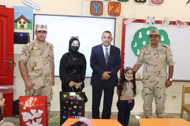 القوات المسلحة تنظم زيارات لمرافقة أبناء الشهداء والمصابين للمدارس |صور