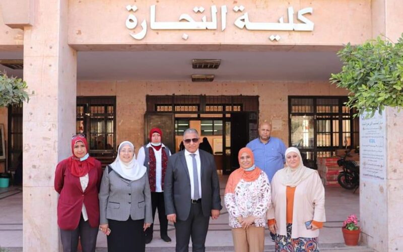 نائب رئيس جامعة الأزهر يطمئن على انتظام العملية التعليمية بكليات فرع البنات