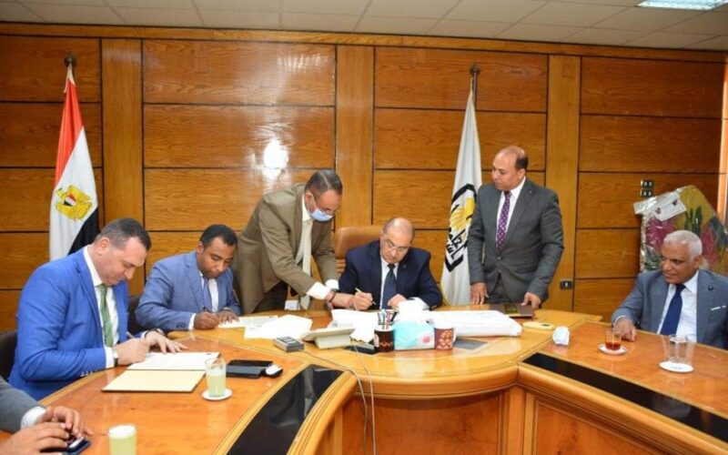 رئيس جامعة أسيوط يوقع عقد اتفاق تنفيذ مشروع «مستشفى الأورام الجامعي الجديد 2020»