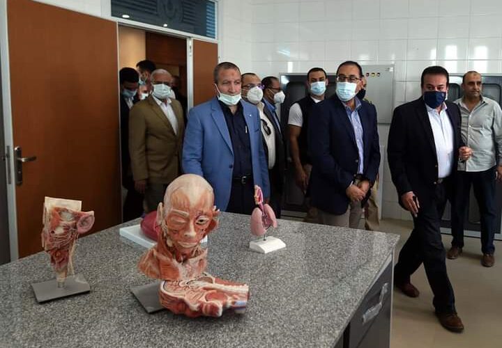 «مدبولي» يتفقد أعمال تطوير مستشفى السويس الجامعي وكلية الطب