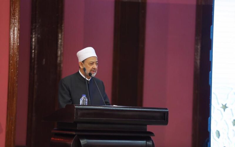 الإمام الأكبر: انفتاح الأزهر على المؤسسات الدينية ينتشل الإنسانية من أزماتها المعاصرة
