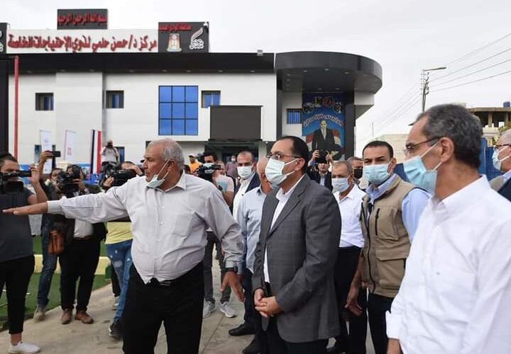 رئيس الوزراء يتفقد مركز تأهيل ذوي الاحتياجات الخاصة بمدينة الخارجة