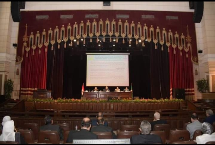 مجلس جامعة القاهرة برئاسة الدكتور الخشت يستعرض موقف المشروعات الكبرى التي تنفذها الجامعة