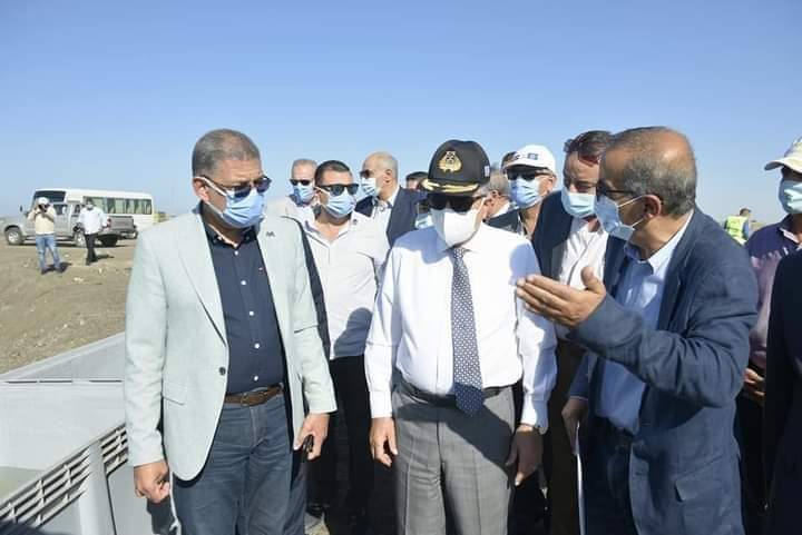 الفريق أسامة ربيع يتفقد معدية الأفراد بالقنطرة وشركة قناة السويس للاستزراع السمكي