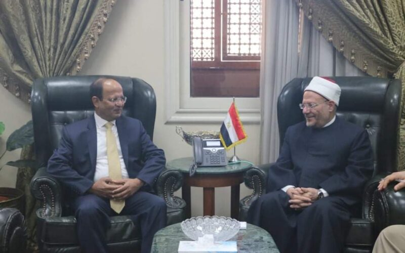 مفتي الجمهورية يستقبل السفير الباكستاني بالقاهرة لبحث سبل تعزيز التعاون الديني
