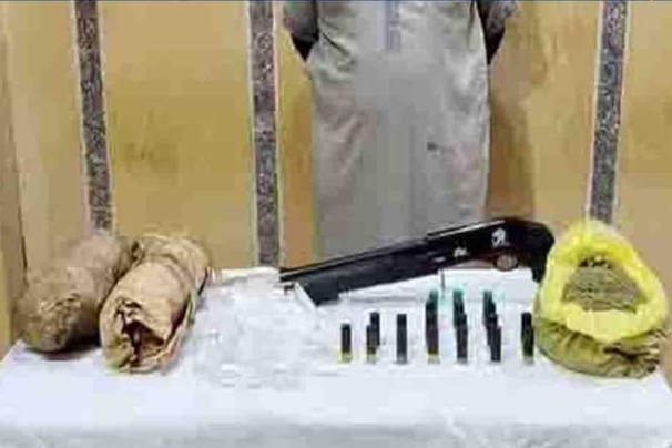 ضبط أحد العناصر الإجرامية وبحوزته سلاح ناري ومخدرات