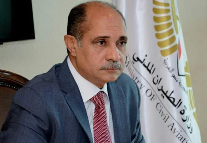 وزير الطيران يشيد بجهود العاملين فى انتظام الرحلات رغم عدم استقرار الطقس