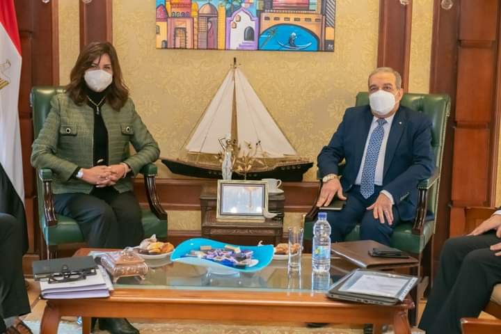 نبيلة مكرم: حريصون على إشراك المصريين بالخارج وممثلي وزارات الدولة والشركات الأجنبية لتبادل الخبرات