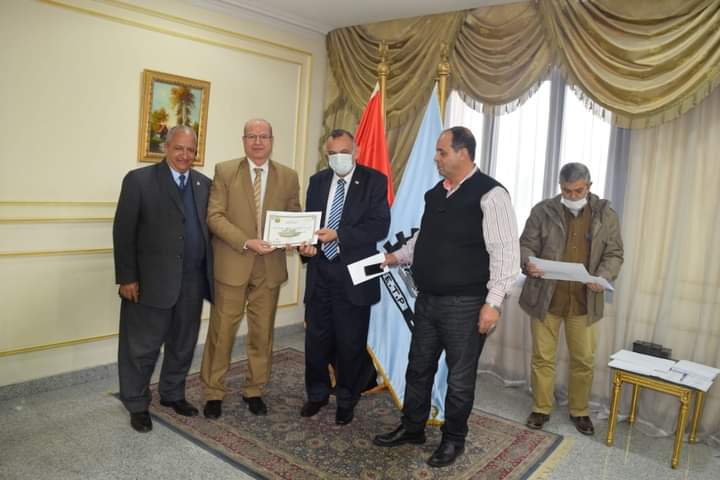 تكريم عدد من العاملين المتميزين ب ” مصنع إنتاج وإصلاح المدرعات”