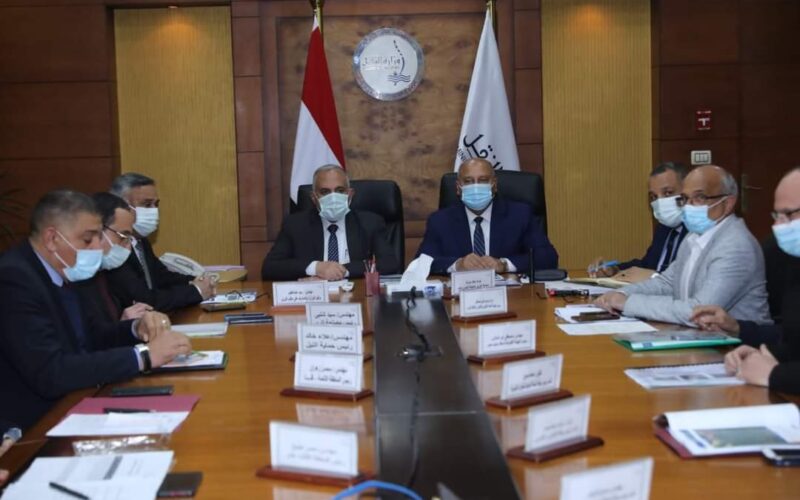 وزيرا النقل والري يناقشان موضوع تطهير المجاري المائية والحفاظ علي جسور الطرق