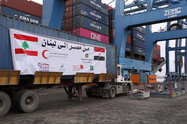 بتوجيه رئاسي.. سفينة مساعدات مصرية تغادر ميناء دمياط للأشقاء في لبنان |صور