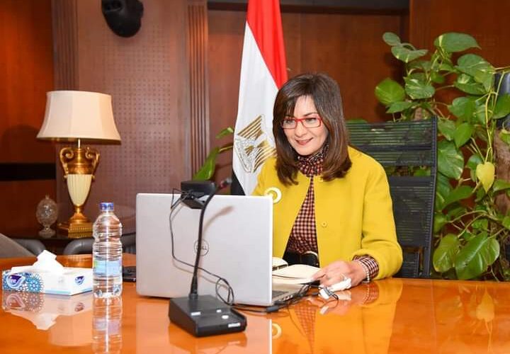 «وزارة الهجرة» تنظم حلقة نقاشية مع مجموعة من الشباب المصريين في هولندا