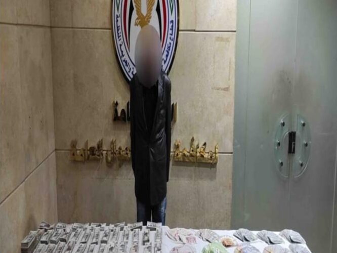 القبض على أحد الأشخاص بالقاهرة للإتجار غير المشروع في النقد الأجنبي