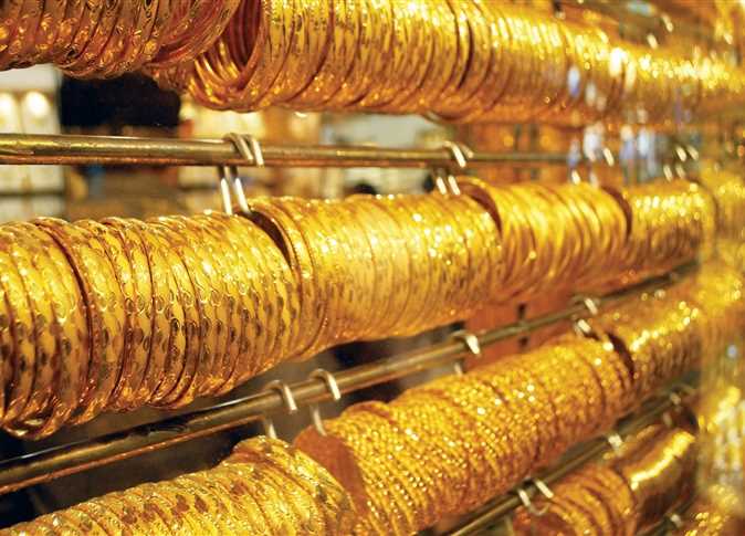 الذهب يتراجع 10 جنيهات وعيار 21 يسجل 965 جنيه مصري