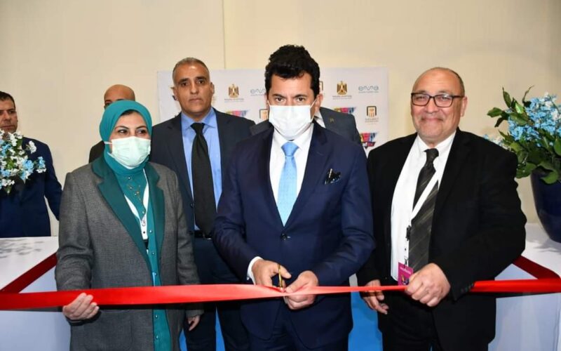 وزير الشباب والرياضة يفتتح جناح الوزارة بمعرض كافكس 2022