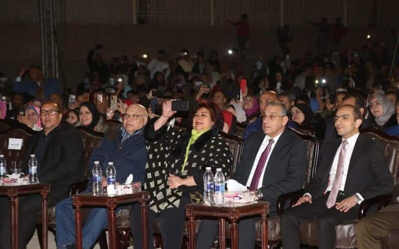 وزيرة الثقافة ومحافظ سوهاج يشهدان ختام فعاليات مهرجان ابيدوس الأول للموسيقى والغناء