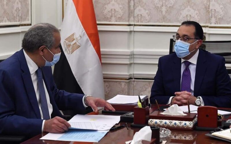 رئيس الوزراء يتابع موقف الأرصدة الاستراتيجية من السلع الأساسية وتوفير السلع بالمحافظات استعداداً لشهر رمضان 