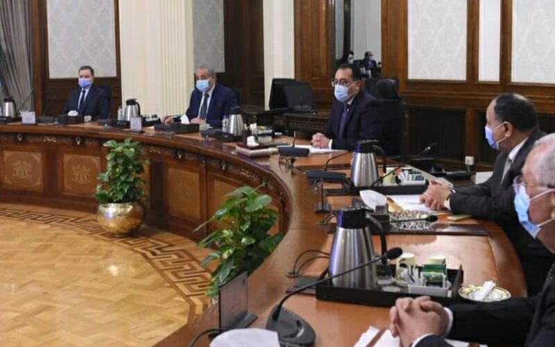 رئيس الوزراء بتابع جهود توفير السلع بالأسواق المحلية