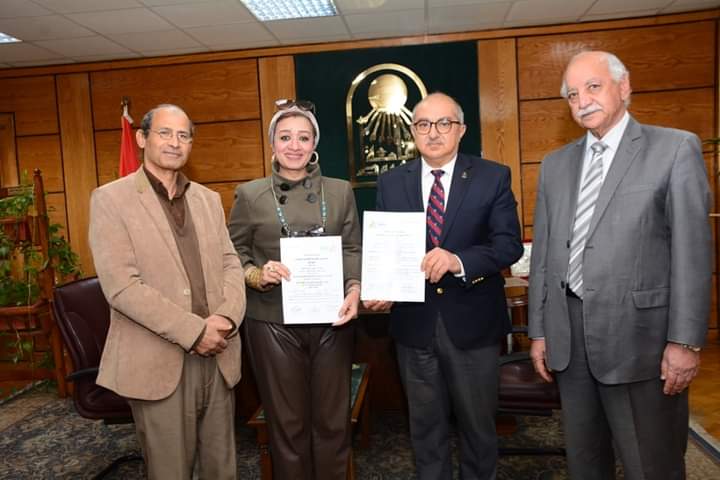 رئيس جامعة أسيوط يُعلن حصول المعمل المركزى بكلية الطب البيطرى على الاعتماد من المجلس الوطنى للاعتماد 