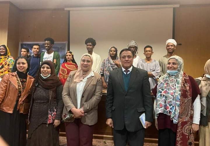 ألسن عين شمس تلتقي بالطلاب الوافدين في ثاني أيام الأسبوع الثقافي