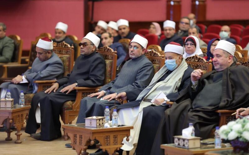 الملتقى الفقهي الأول “للأزهر العالمي للفتوى” يدعوا للتوسُّع في إعداد المحتويات الرقميَّة الدينيَّة الوسطيَّة بِبُعْدٍ تجديديٍّ