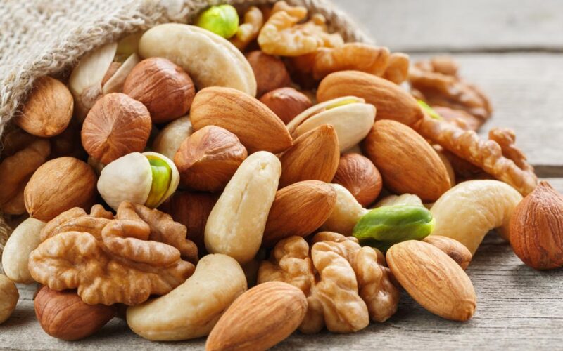 تمنع الإصابة بأمراض القلب وتقوي الذاكرة.. 5 معلومات عن المكسرات تعرف عليها