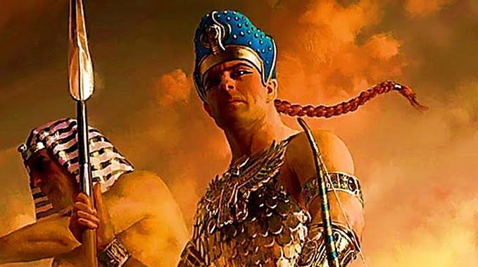 رمال تبتلع جيش بالكامل.. لعنة الفراعنة تصب غضبها على حفار القبور