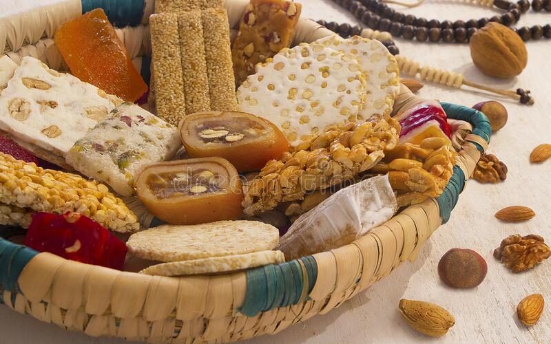 هل يجوز توزيع حلاوة المولد على الفقراء من أموال الزكاة؟.. أمين الفتوى يجيب