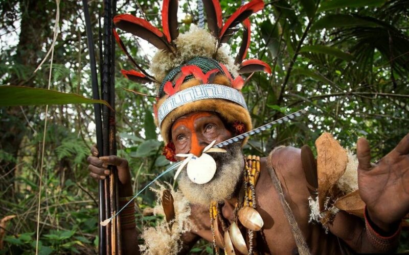 اعتبروه لعنة وأباحوا دمه.. تعرف على الحقيقة المظلمة لقبيلة كورواي آكلي لحوم البشر