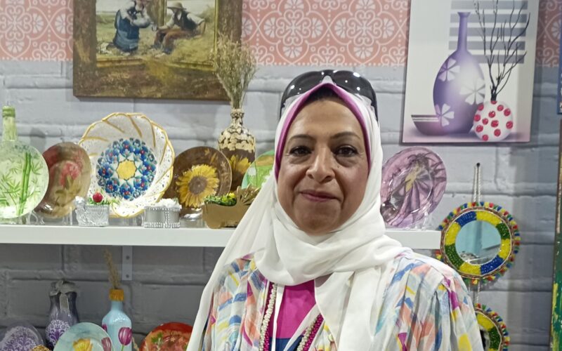 بين الآلم والمعاناة..فنانات تتحدى السرطان يصنعن أجمل الأعمال الفنية 