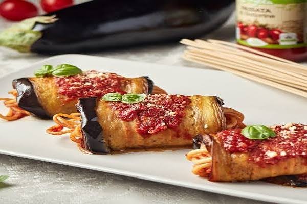 لفائف الباذنجان بالإسباجتي اللذيذة..أكلات موفرة في رمضان