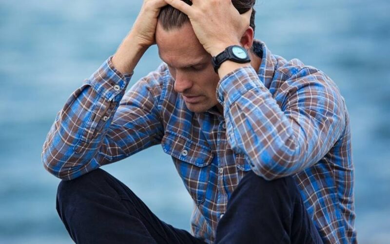7 أشياء تسبب لك التعاسة.. لا تفعلها