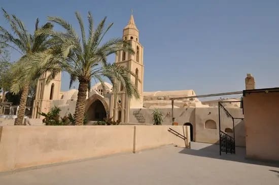 ارتبط بالعصر الفرعوني وعملية التحنيط.. وأثبت صحة وجود العمالقة.. 7 معلومات لا تعرفها عن وادي النطرون