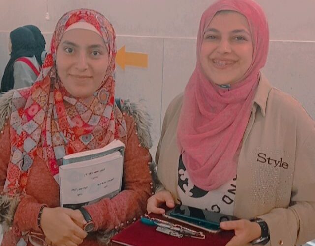 ننفرد بحوار خاص مع “ميني جزرة” فتاة جامعة الأزهر التي أبهرت اليمنيين وشركة ديزني بصوتها
