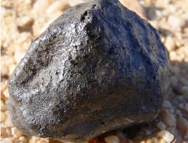 أغرب حوادث الفضاء.. نيزك يضل طريقه ويصيب امرأة فرنسية في شرفة منزلها