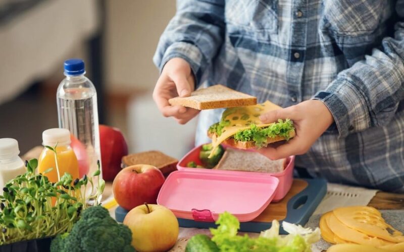 مع عودة الدراسة..تجنبي وضع هذه الأطعمة في اللانش بوكس