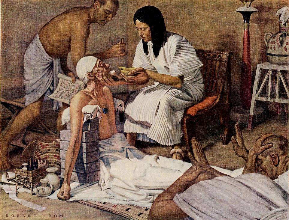 أول طبيبة في التاريخ