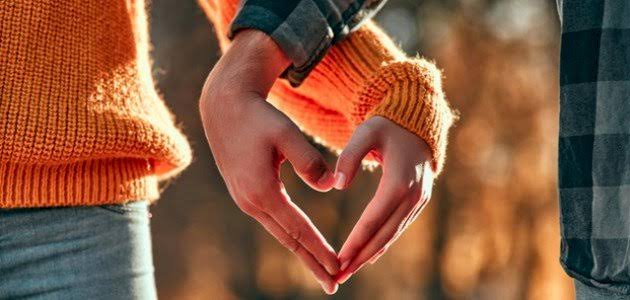 الحب..ما هي نظريات علماء النفس لهذا الشعور؟