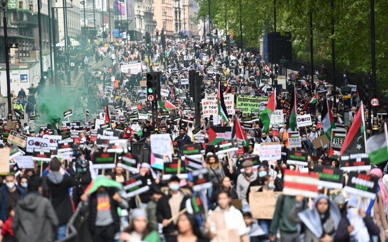 العالم ينتفض من أجل غزة.. والاحتلال الصهيوني مستمر في القصف الوحشي