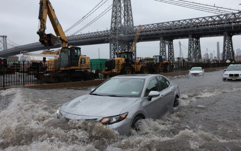 أمطار شديدة في نيويورك وغلق المترو وإعلان حالة الطوارئ 