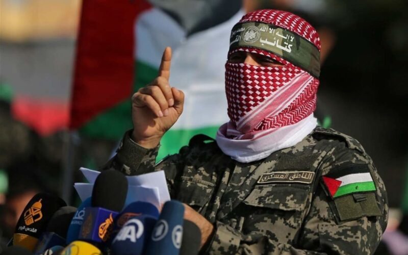 سر ارتداء أبو عبيدة للشماغ الأحمر بدلًا من الكوفية الفلسطينية