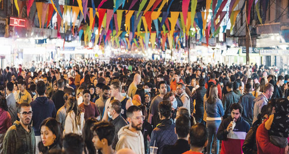 رمضان في أستراليا.. سماع الأناشيد الدينية.. وتقديم المطاعم للوجبات الحلال