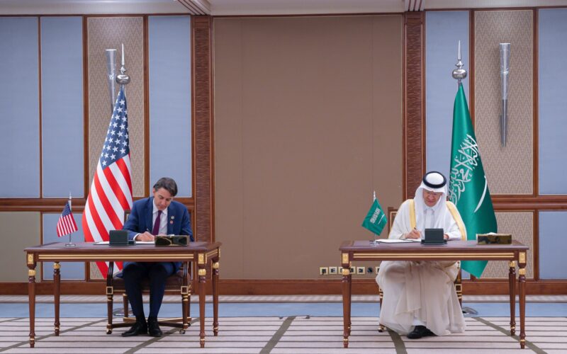 توقيع اتفاقية بين السعودية وأمريكا في مجال الفضاء